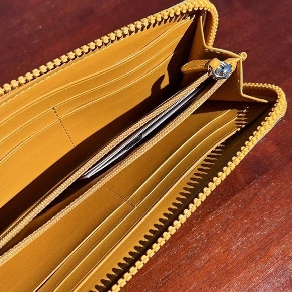 NWT $223 Coach horse and carriage accordion zip wallet - Picture 5 of 14